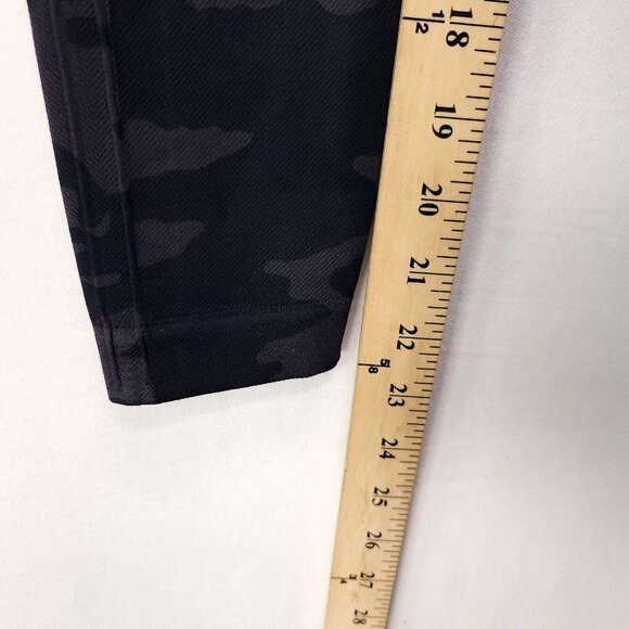 Spanx Legging Black Camo Size Small Look At Me Seamless Slimming Lightweight - Picture 8 of 12